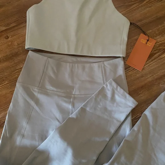 NWT Girlfriend Collective Set